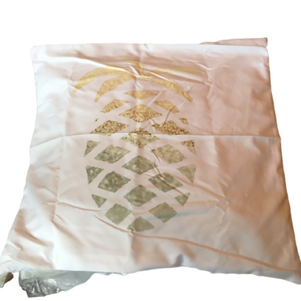 2 Pineapple pillow covers 18 x 18” NEW